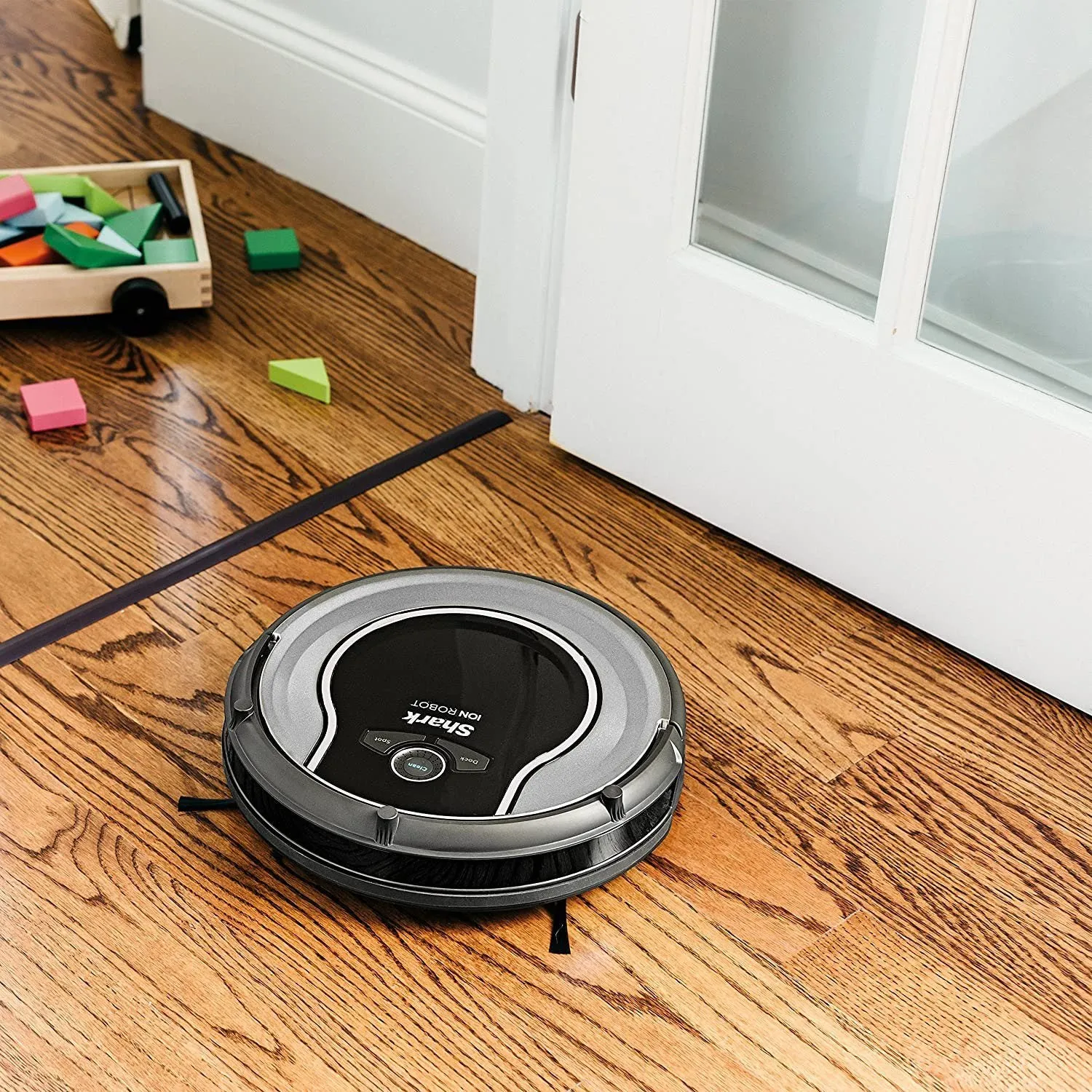 Shark ION Robot Vacuum with Optional Scheduled Cleaning RV720 (Refurbished)